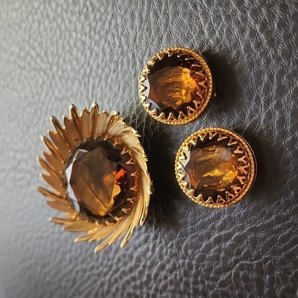 VTG brooch & clip earring set - Picture 1 of 12